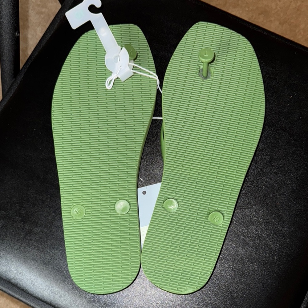Shade & Shore Leafy Green Flip Flop Sandals, NWT, Size 10 (CL) - Picture 2 of 2